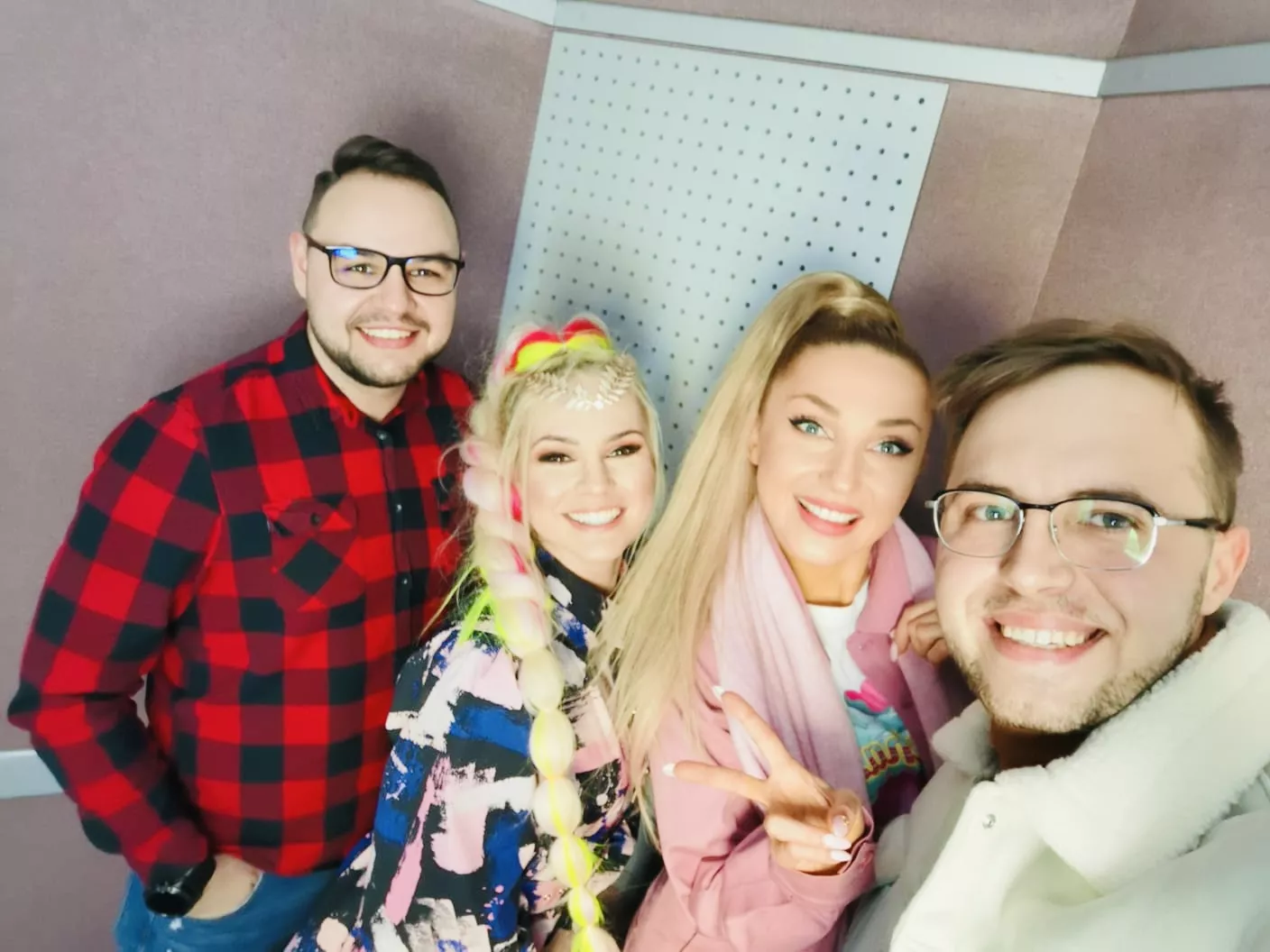 Znana wokalistka disco polo w duecie z Cleo?! To zdjęcie mówi wszystko! 
